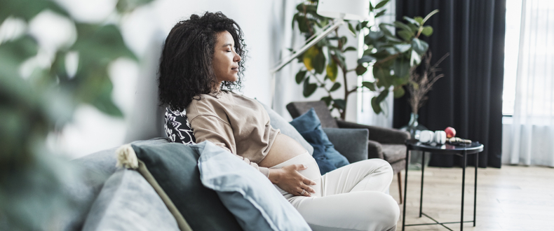 pregnant woman meditating