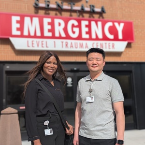 Ƶ behavioral health navigators stand outside the emergency department.jpg