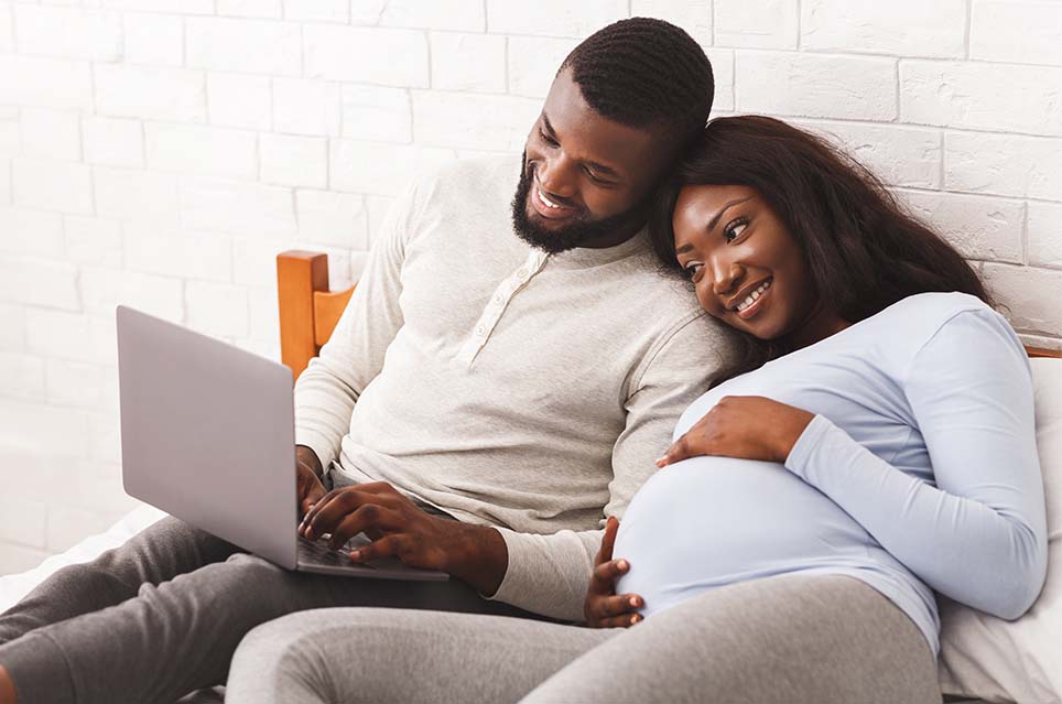 expecting-couple-on-computer-looking-at-pregnancy-resources.jpg