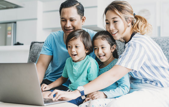 parents-kids-computer-smiling.jpg