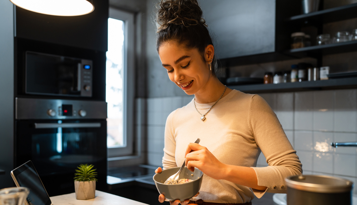 woman eating overnight oats.jpg